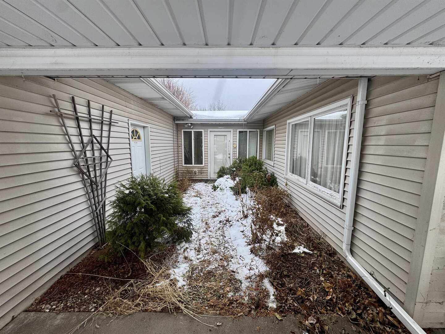 2435 East 41st Street, Davenport, IA 52806