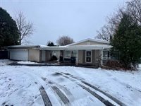 2435 East 41st Street, Davenport, IA 52806