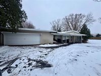 2435 East 41st Street, Davenport, IA 52806