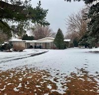 2435 East 41st Street, Davenport, IA 52806