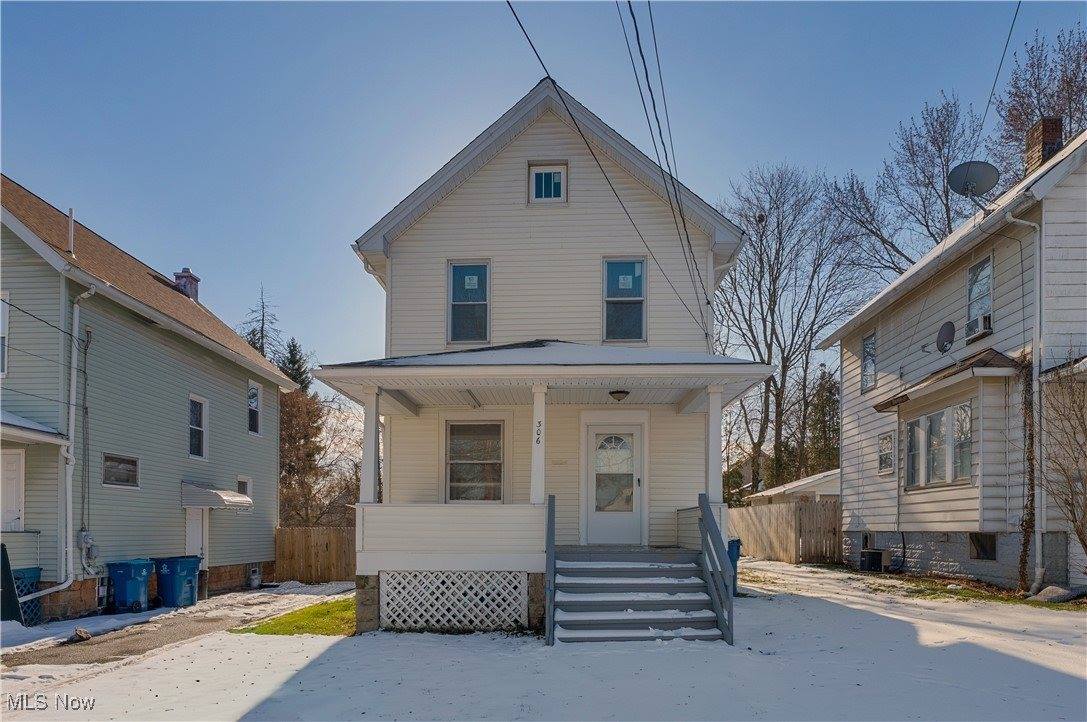 306 Maplewood Avenue, Struthers, OH 44471