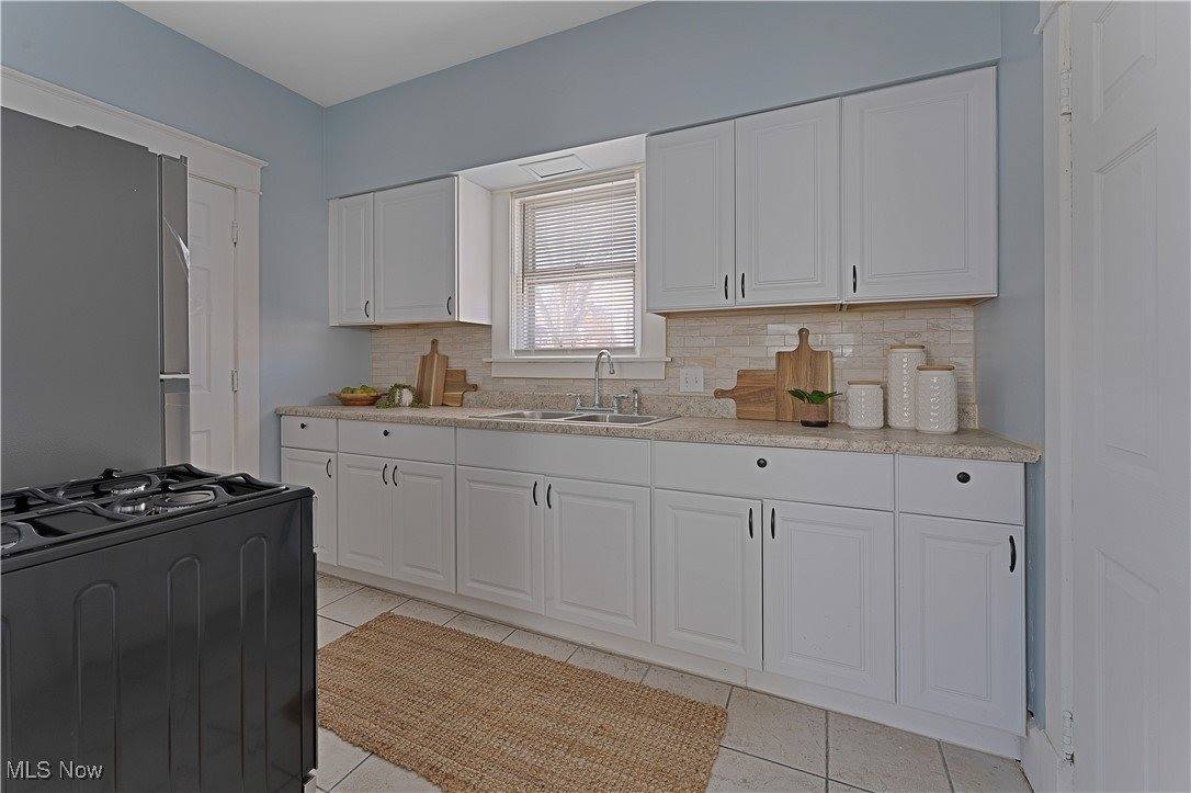 306 Maplewood Avenue, Struthers, OH 44471