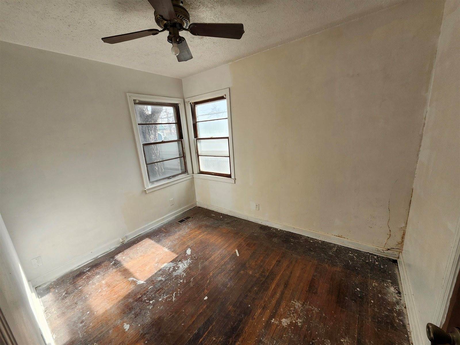 2342 South Mosley Ave, Wichita, KS 67211