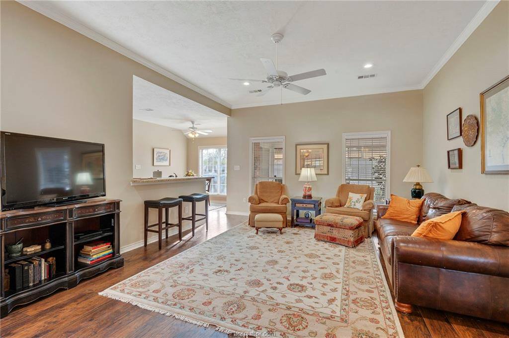 4906 Winchester Drive, Bryan, TX 77802