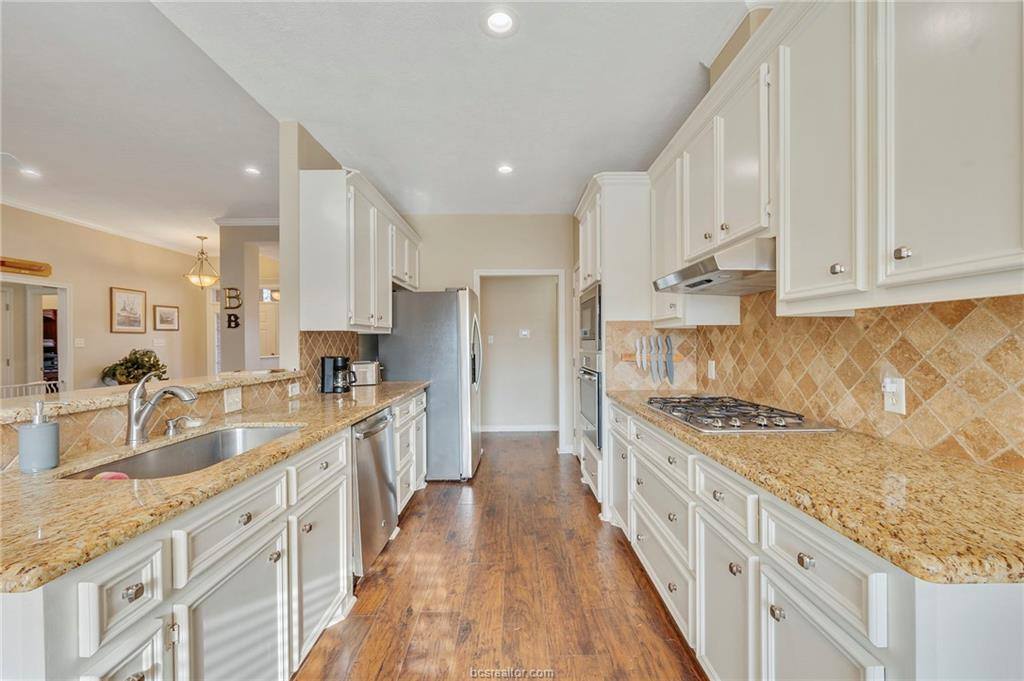 4906 Winchester Drive, Bryan, TX 77802