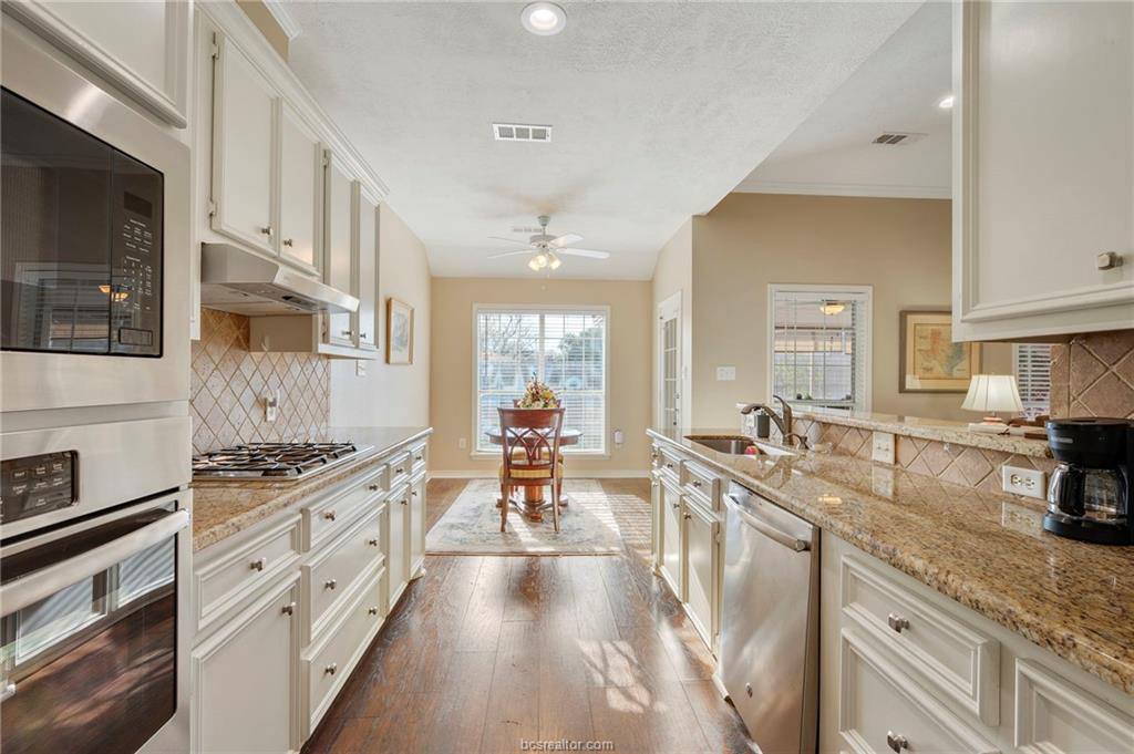 4906 Winchester Drive, Bryan, TX 77802