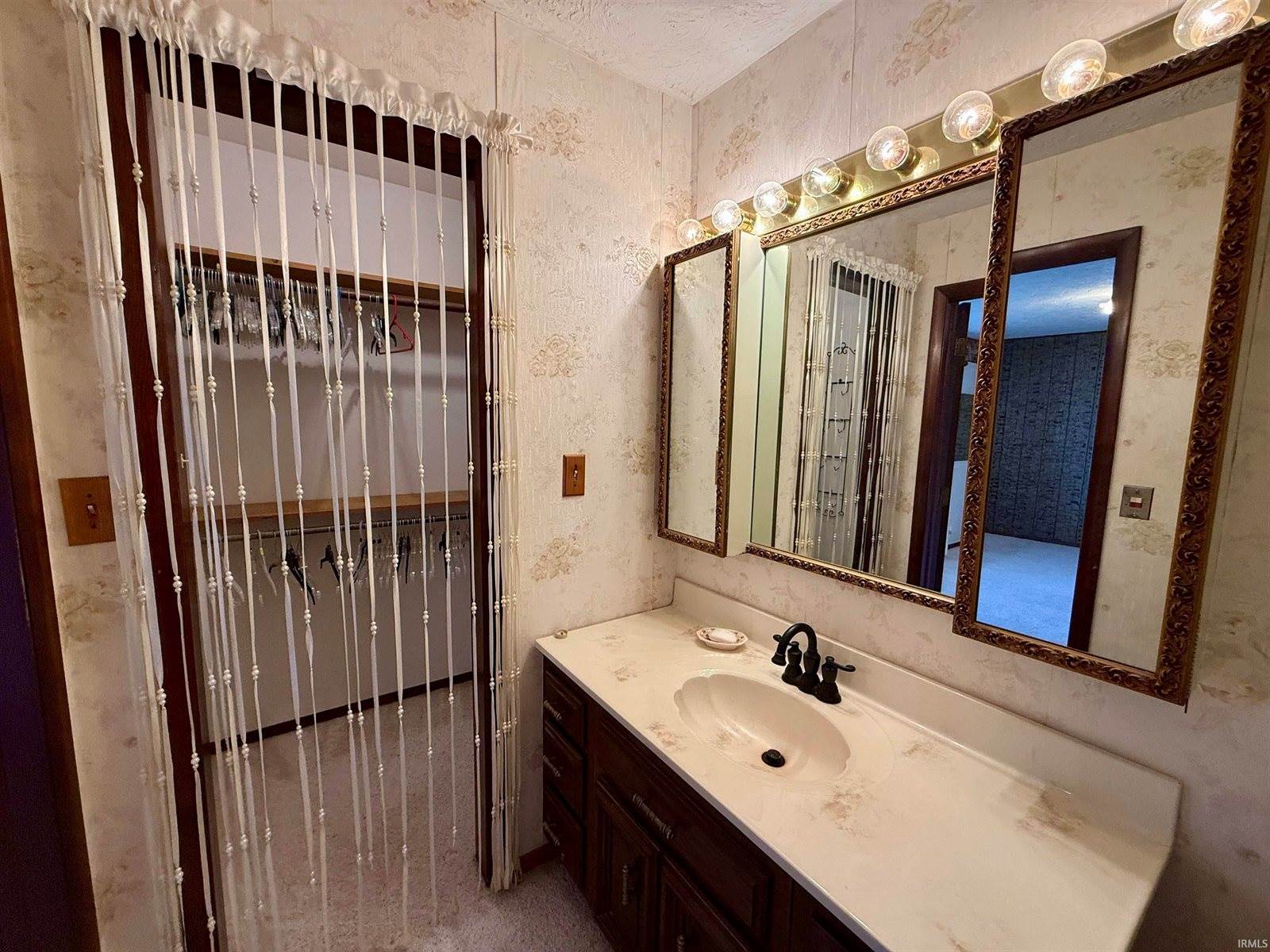 3005 W Sunblest Drive, Muncie, IN 47302