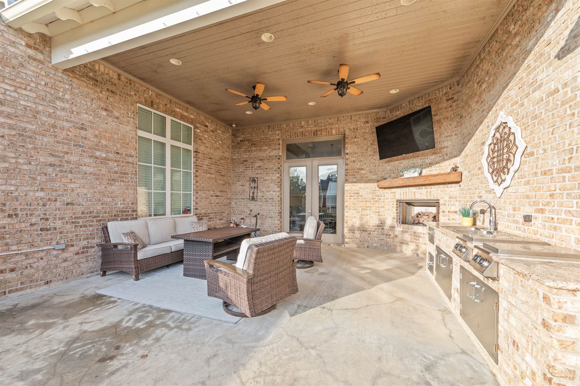 207 Flores Court, Lafayette, LA 70507