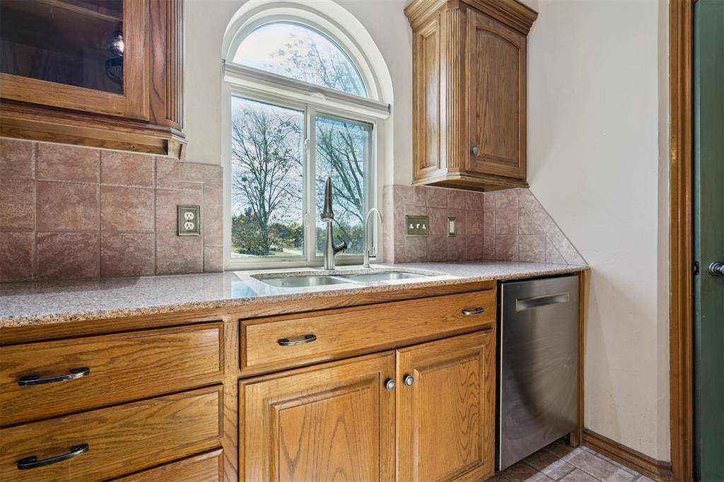 6796 Stone Valley Drive, Edmond, OK 73034