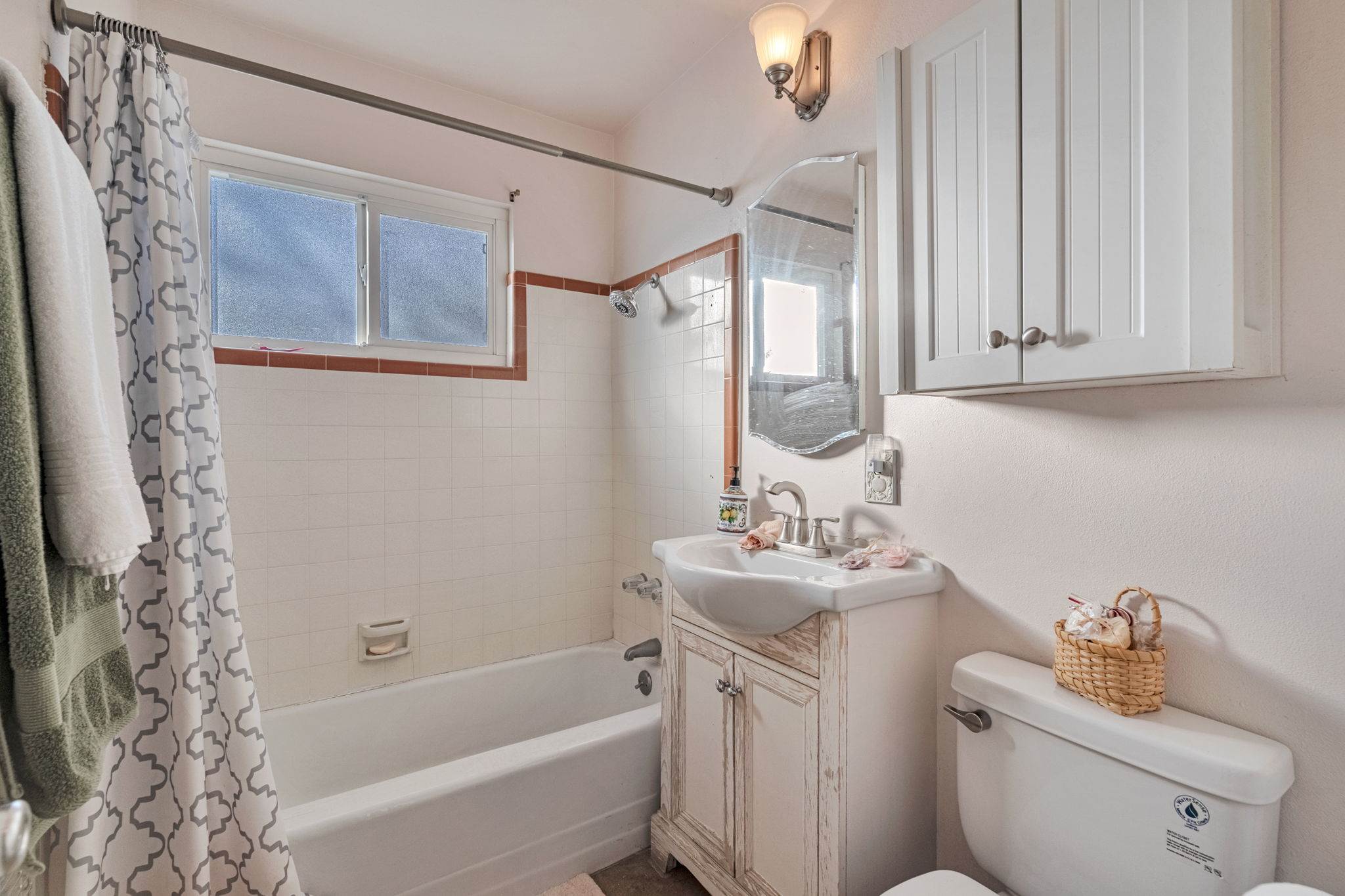 38657 30th St E, Palmdale, CA 93550