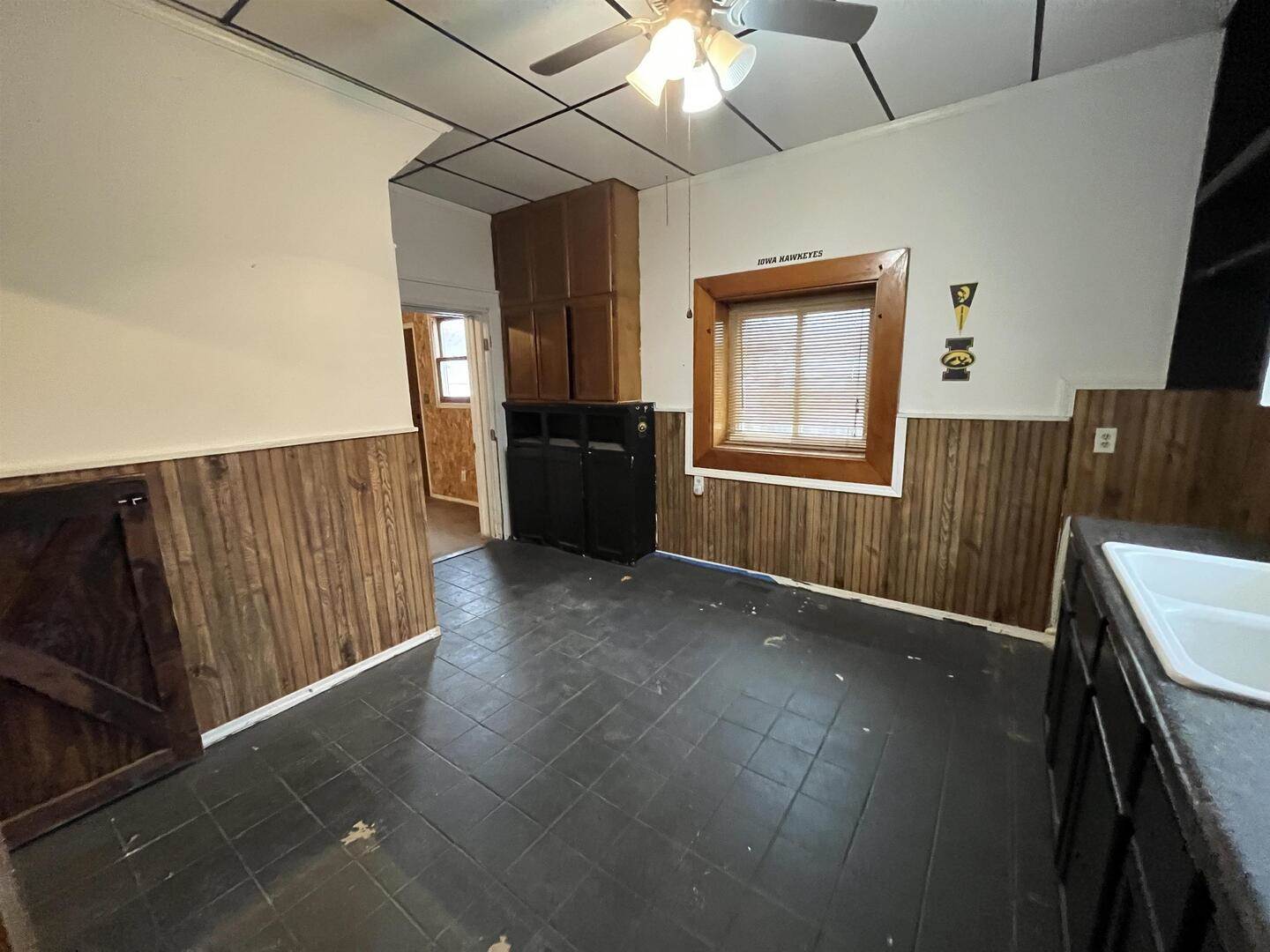 3302 Rockingham Rd Road, Davenport, IA 52802