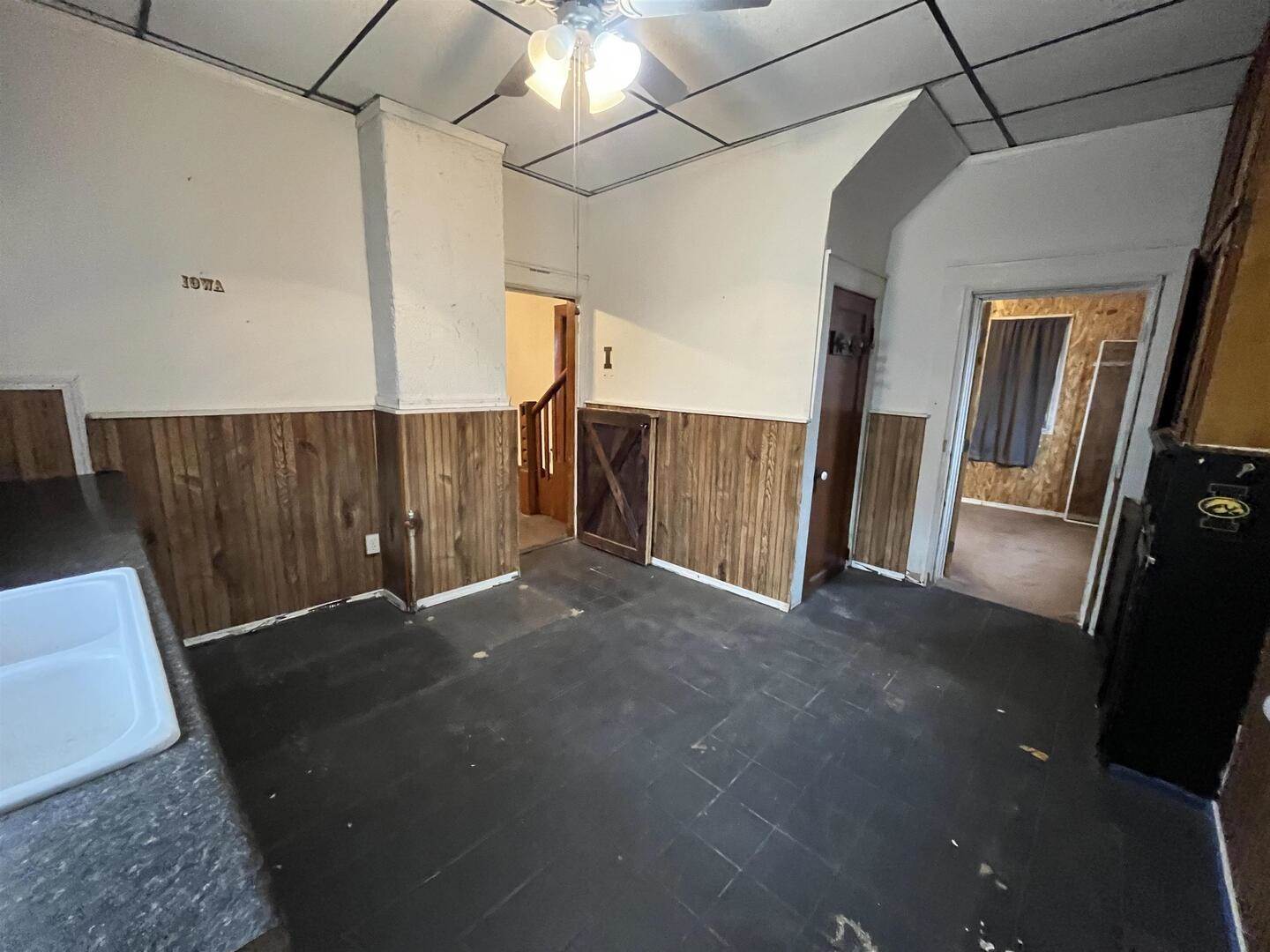 3302 Rockingham Rd Road, Davenport, IA 52802