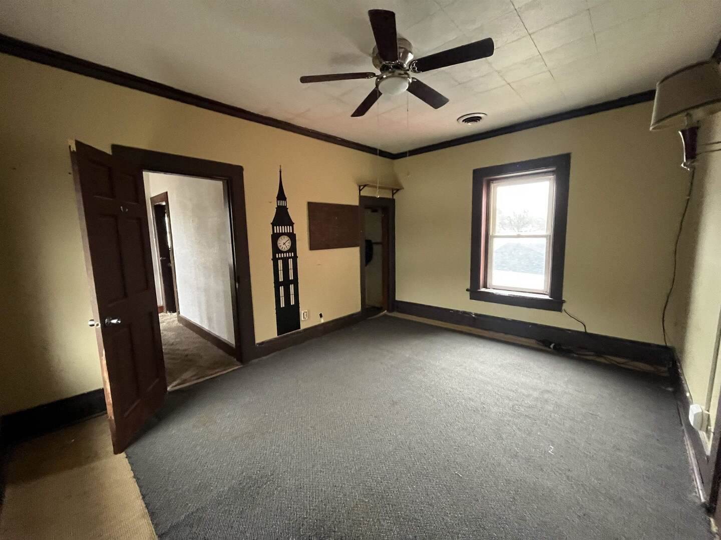 3302 Rockingham Rd Road, Davenport, IA 52802