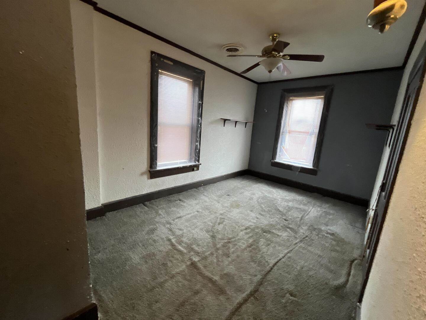 3302 Rockingham Rd Road, Davenport, IA 52802