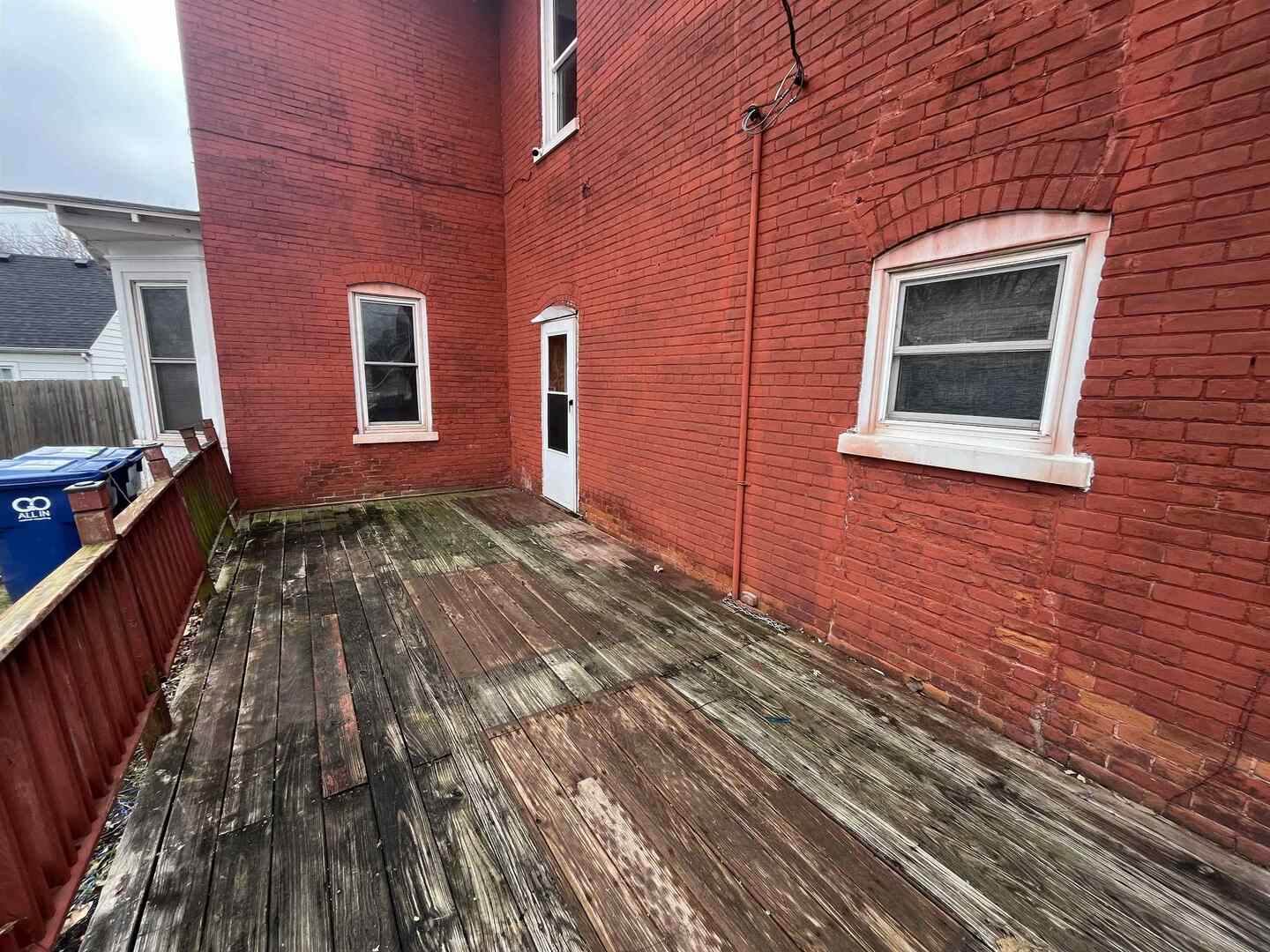 3302 Rockingham Rd Road, Davenport, IA 52802