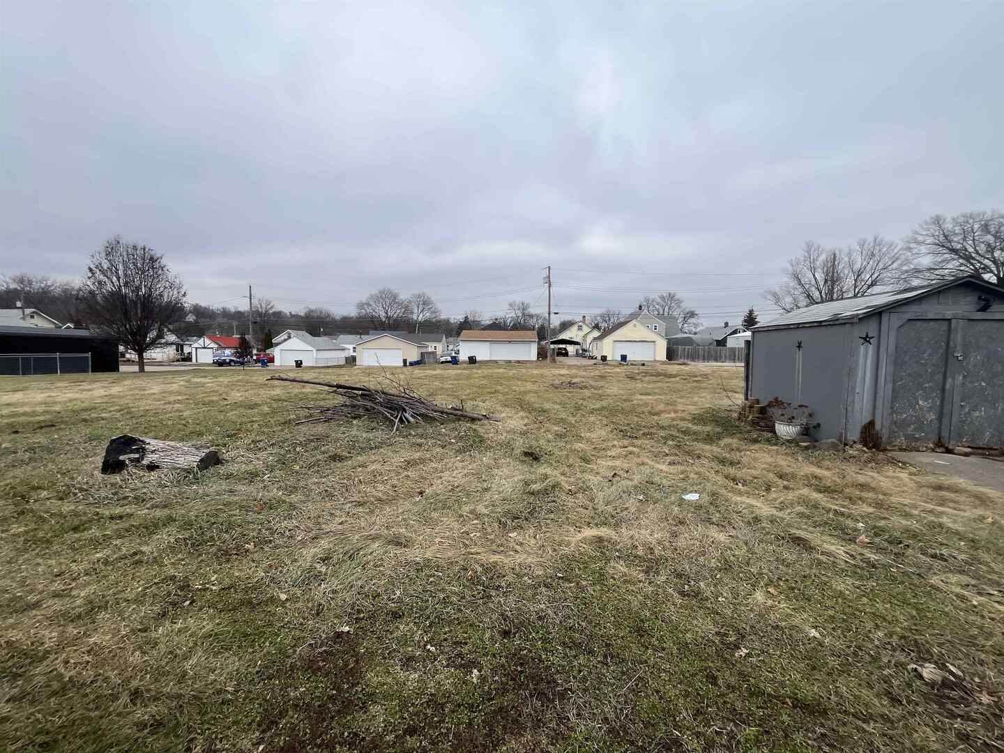 3302 Rockingham Rd Road, Davenport, IA 52802