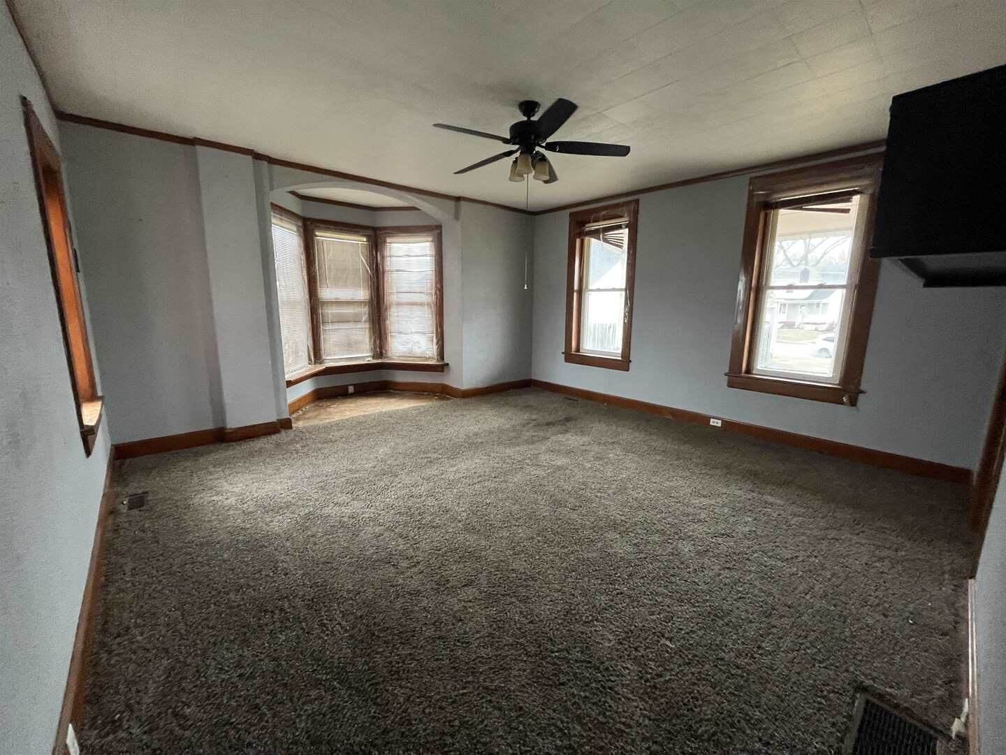 3302 Rockingham Rd Road, Davenport, IA 52802