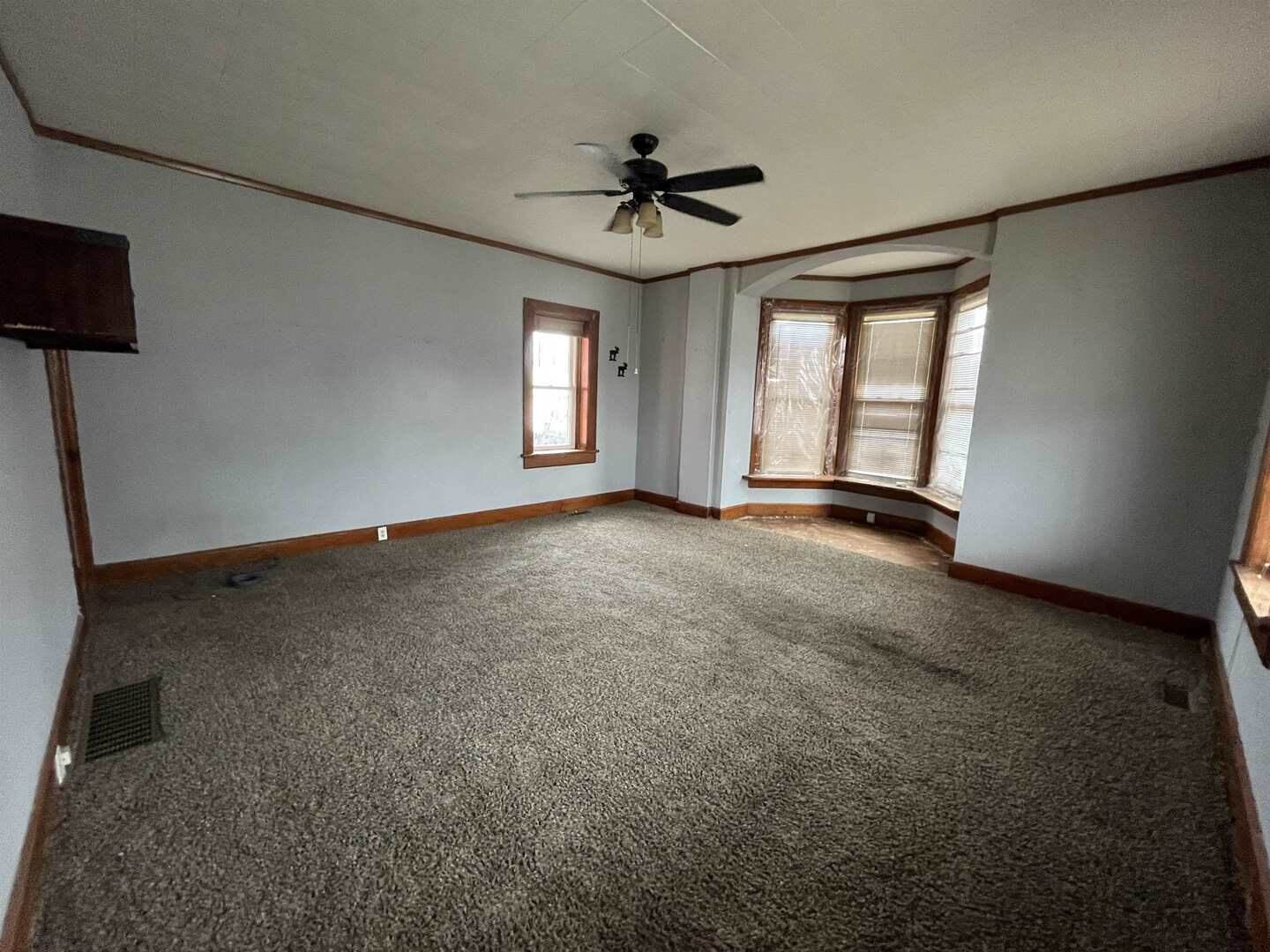 3302 Rockingham Rd Road, Davenport, IA 52802