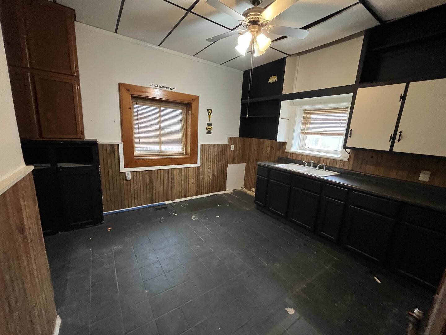 3302 Rockingham Rd Road, Davenport, IA 52802