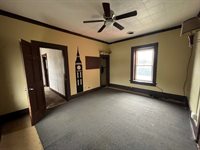 3302 Rockingham Rd Road, Davenport, IA 52802