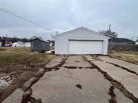 3302 Rockingham Rd Road, Davenport, IA 52802