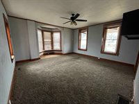 3302 Rockingham Rd Road, Davenport, IA 52802