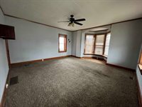 3302 Rockingham Rd Road, Davenport, IA 52802