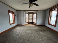 3302 Rockingham Rd Road, Davenport, IA 52802