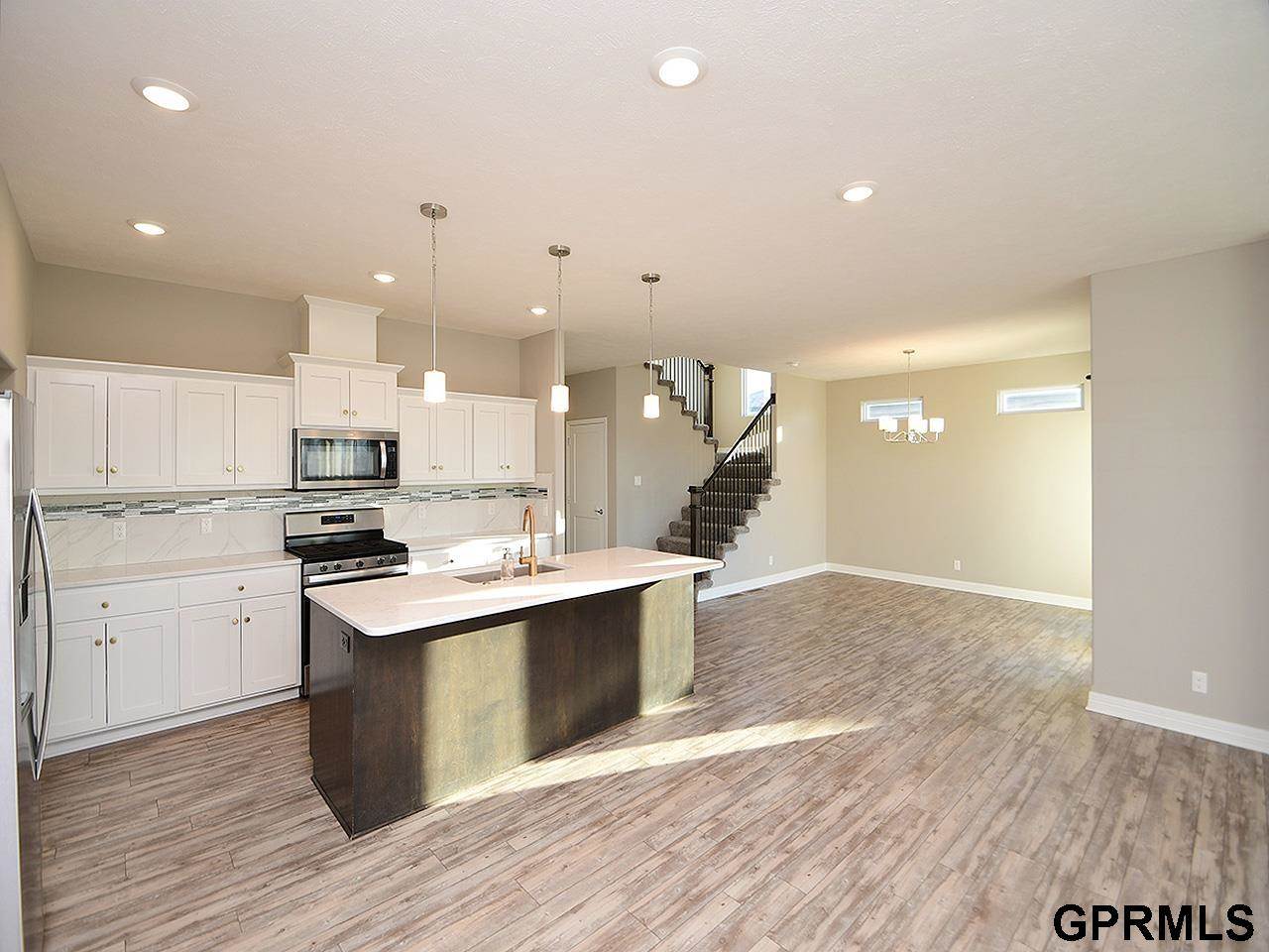 18421 Merion Drive, Omaha, NE 68136