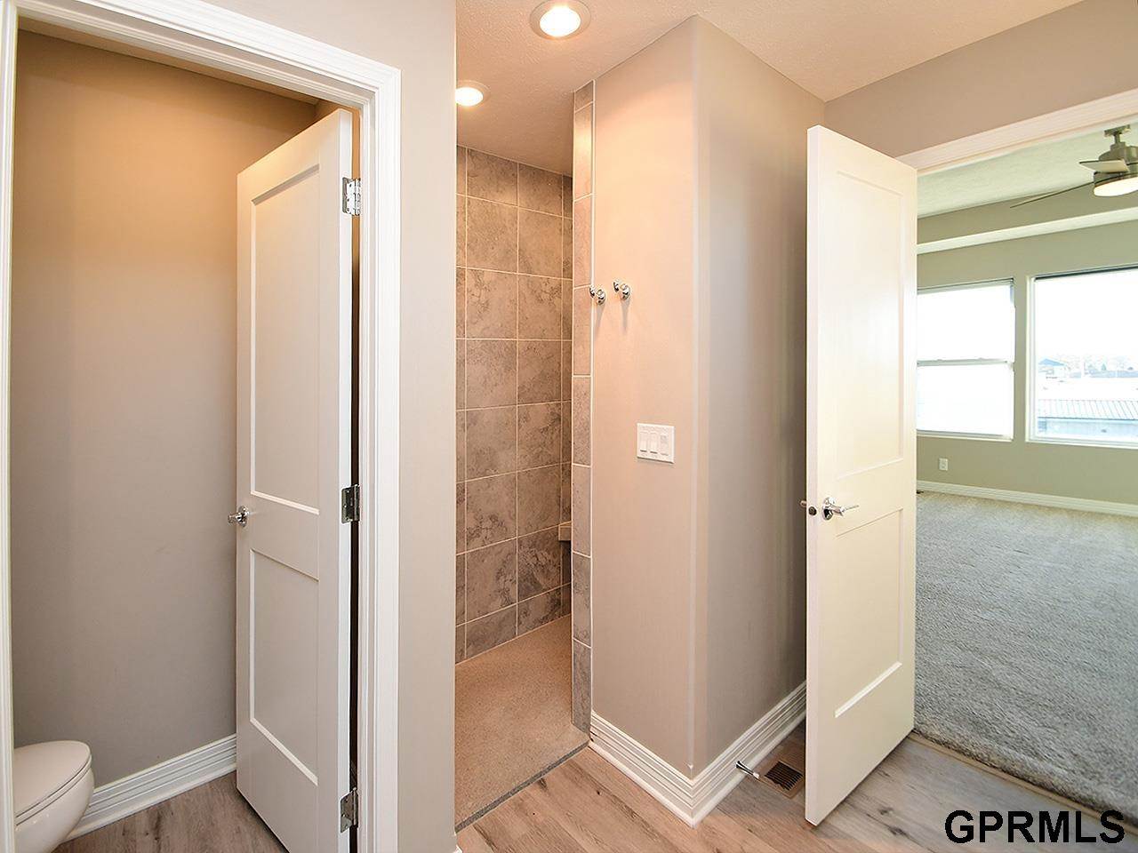 18421 Merion Drive, Omaha, NE 68136