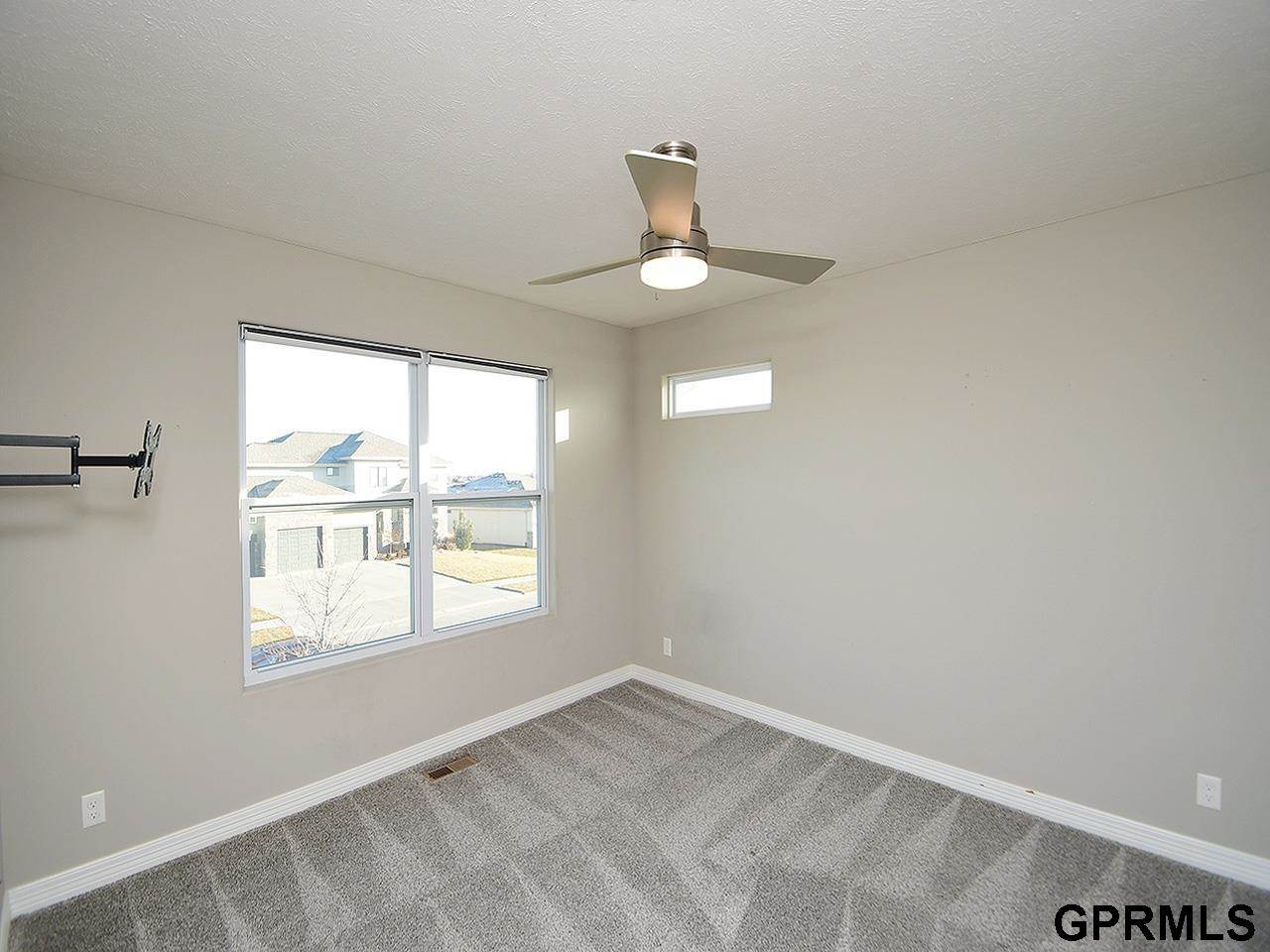 18421 Merion Drive, Omaha, NE 68136