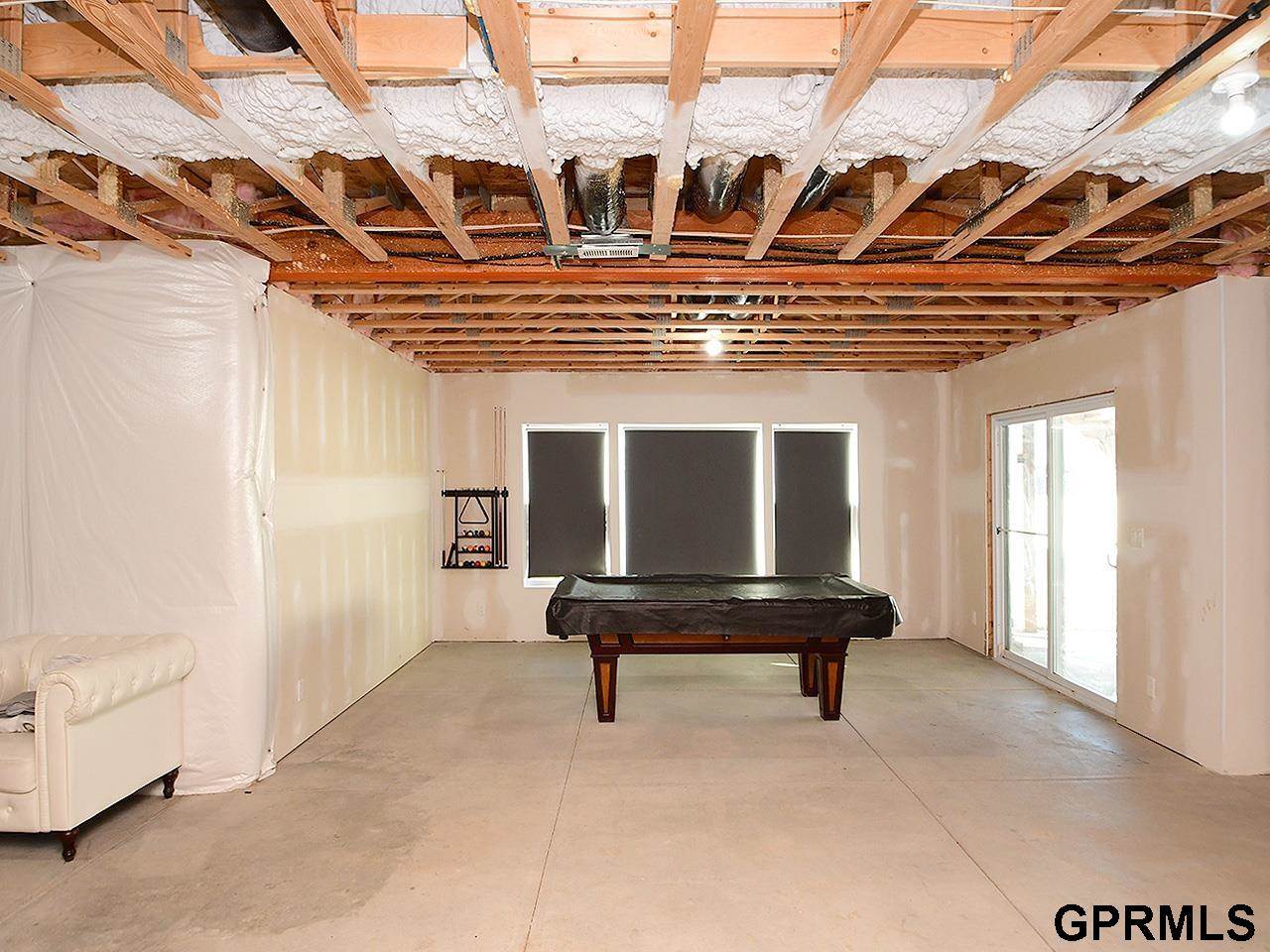 18421 Merion Drive, Omaha, NE 68136