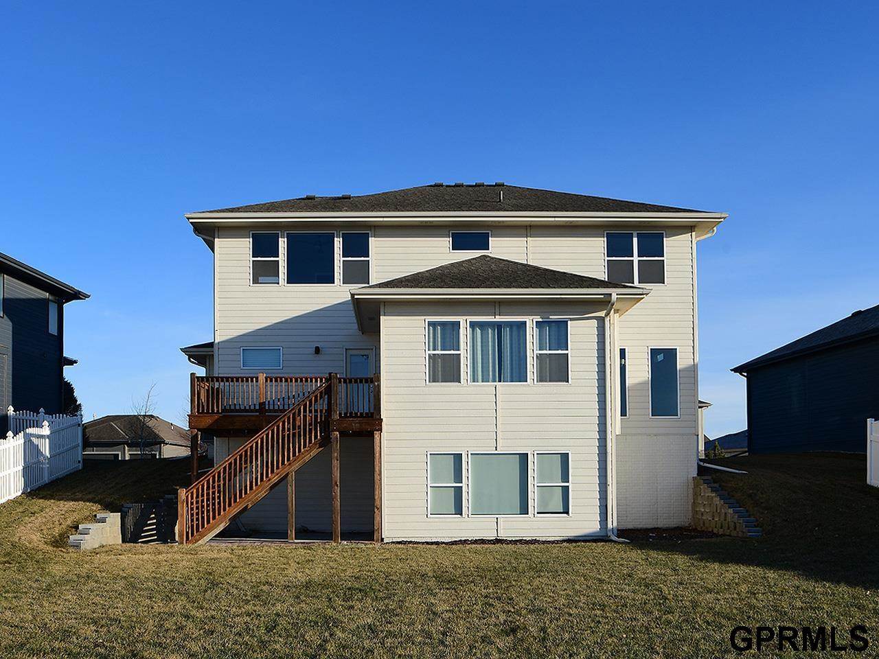 18421 Merion Drive, Omaha, NE 68136