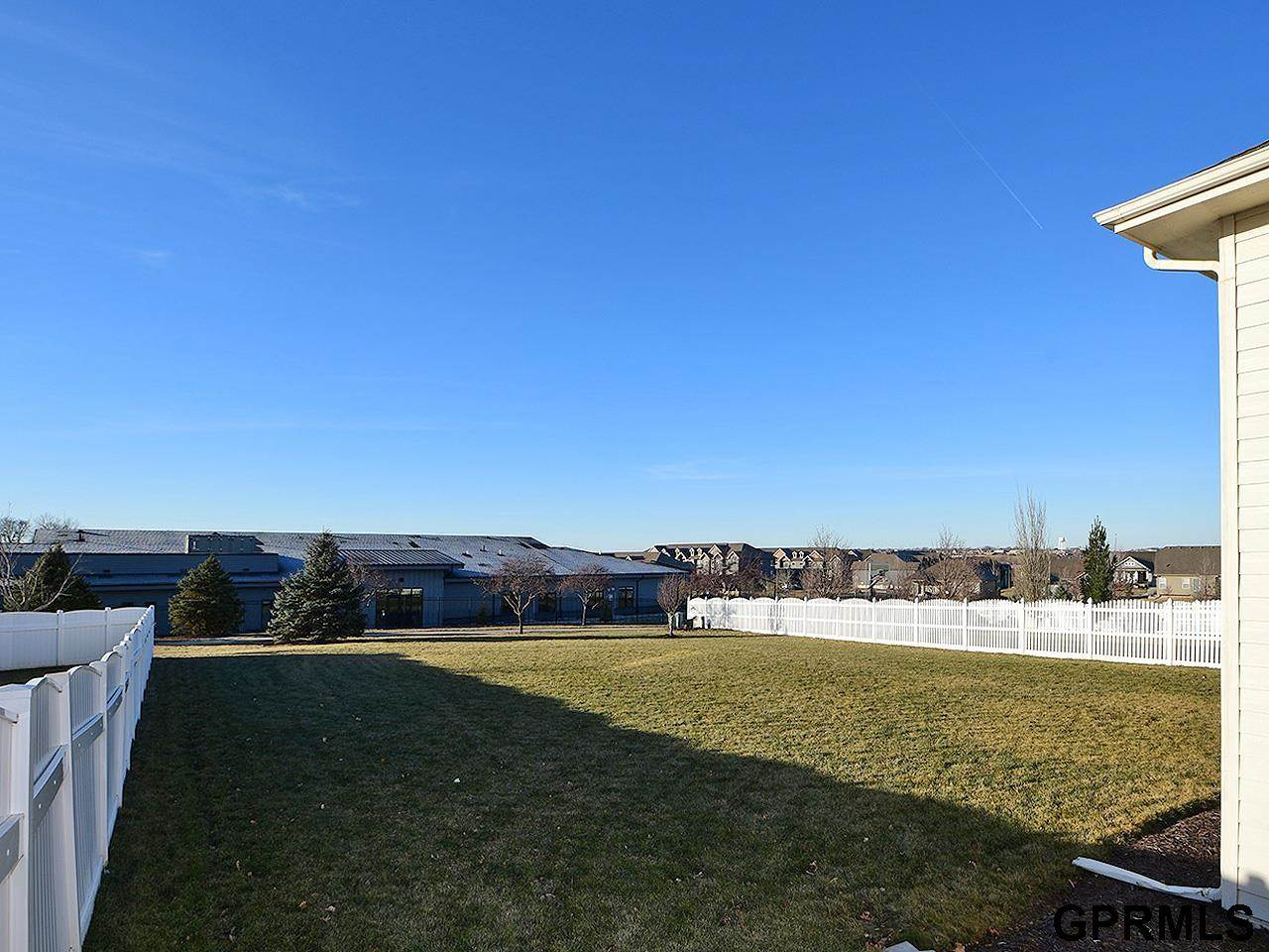 18421 Merion Drive, Omaha, NE 68136