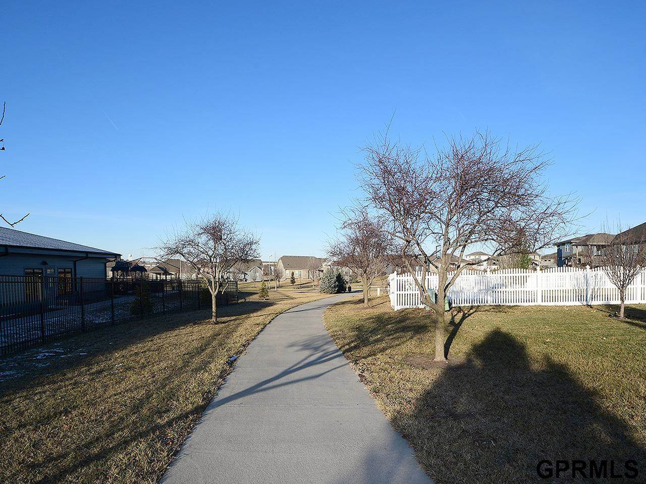 18421 Merion Drive, Omaha, NE 68136