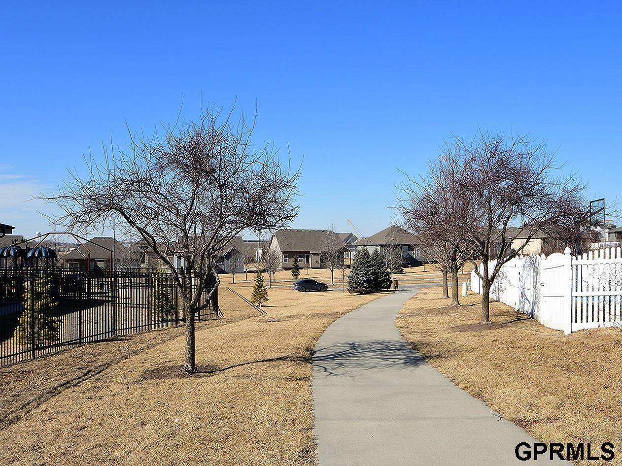 18421 Merion Drive, Omaha, NE 68136