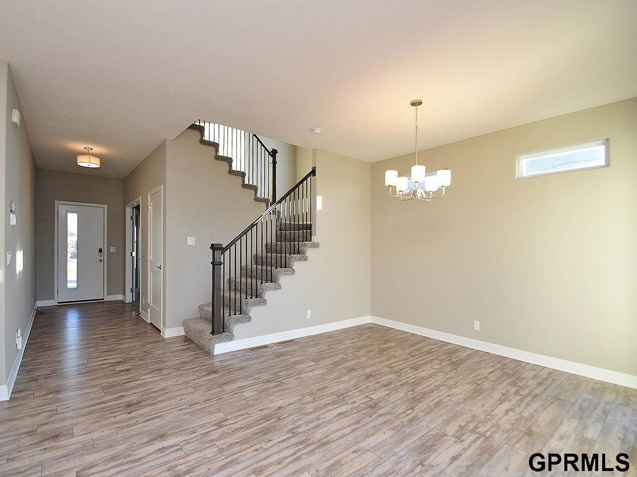 18421 Merion Drive, Omaha, NE 68136