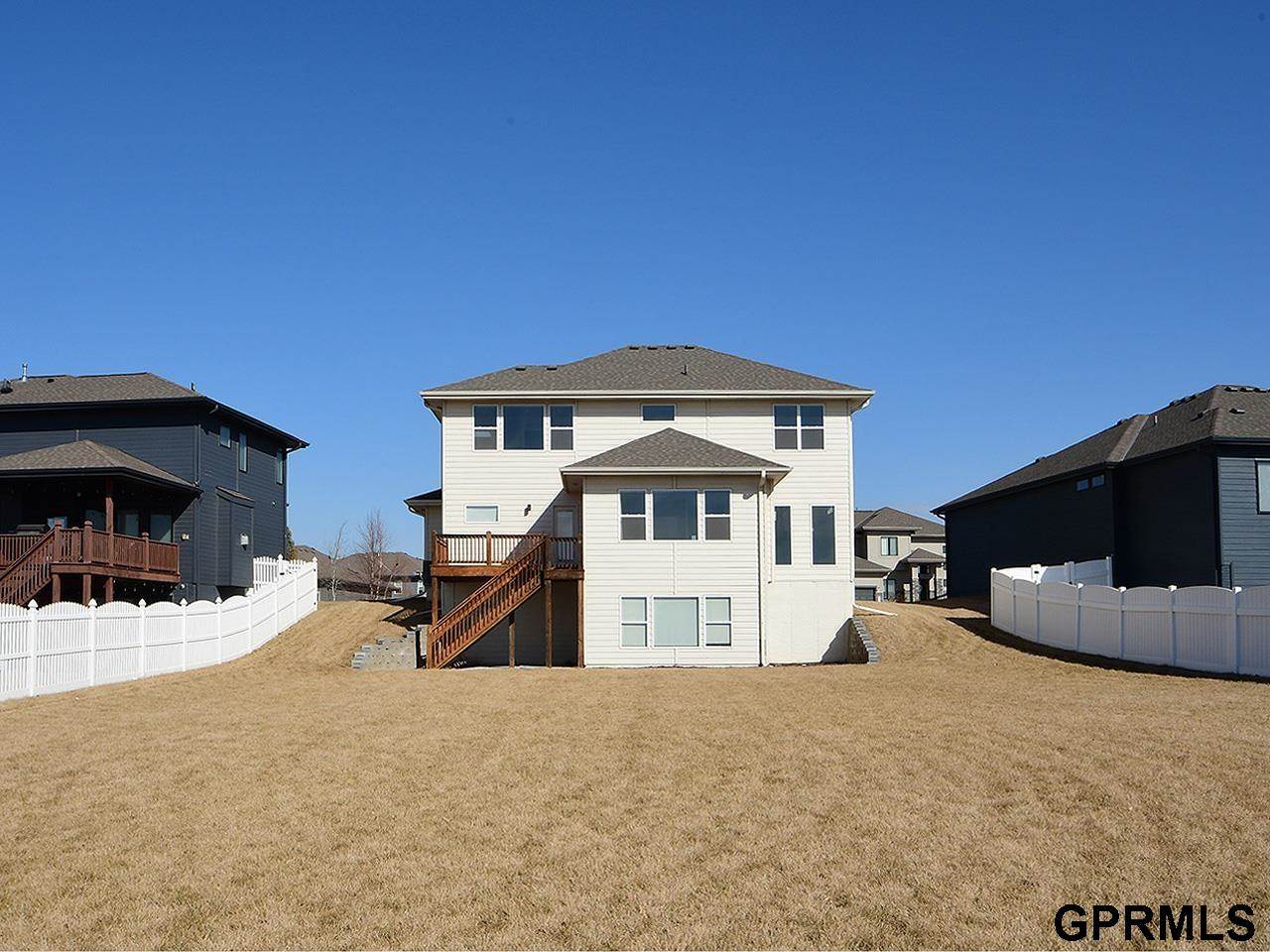 18421 Merion Drive, Omaha, NE 68136