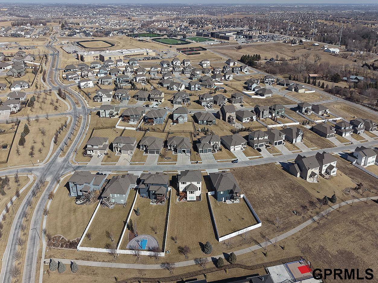 18421 Merion Drive, Omaha, NE 68136