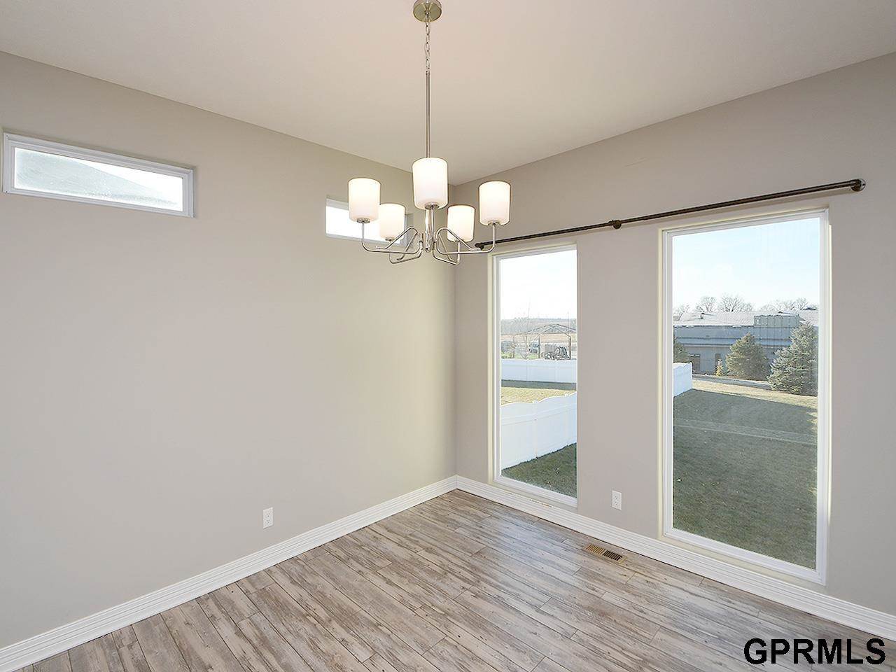 18421 Merion Drive, Omaha, NE 68136