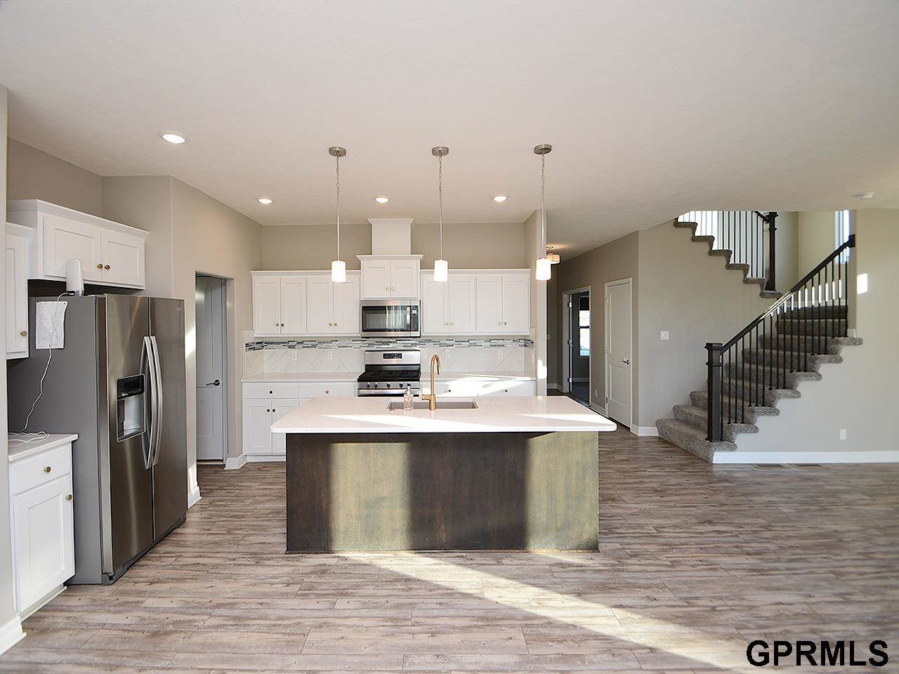 18421 Merion Drive, Omaha, NE 68136