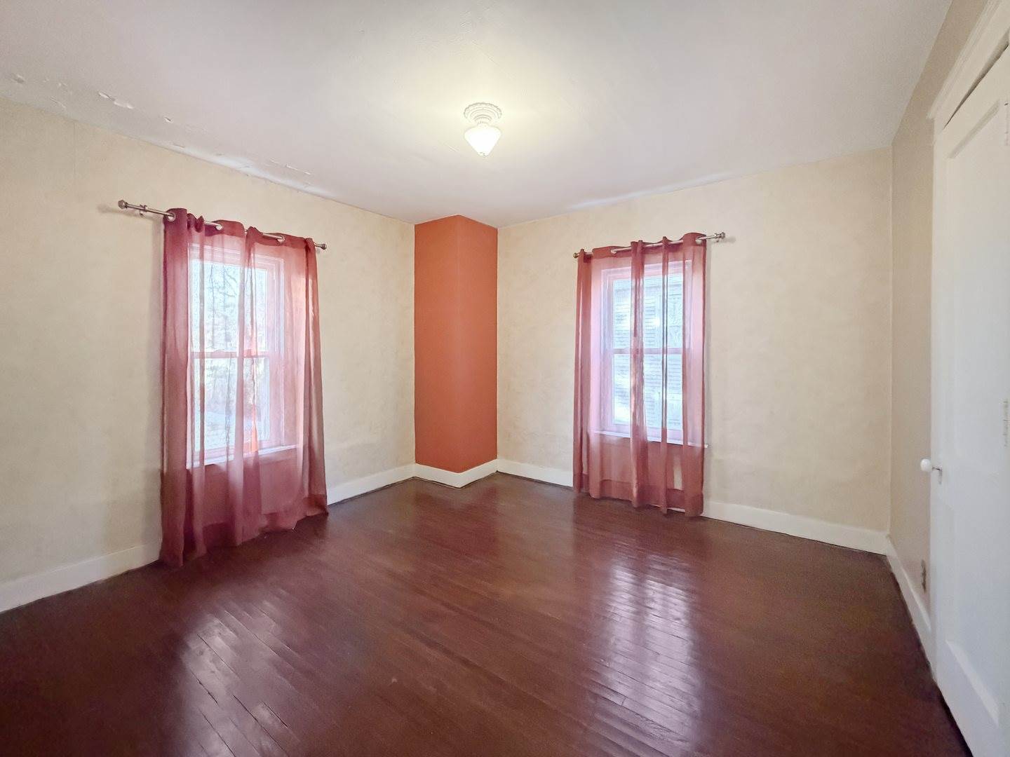 1614 South Carroll Avenue, Freeport, IL 61032