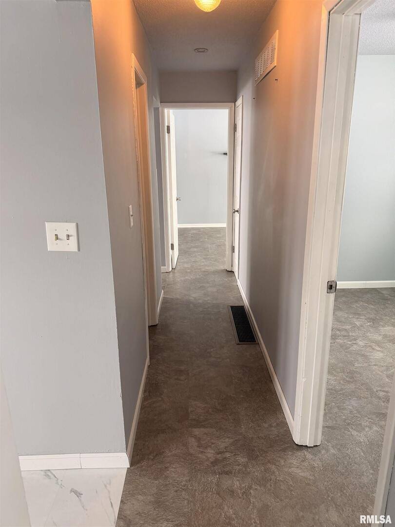 1115 Spruce Hills Drive, Bettendorf, IA 52722