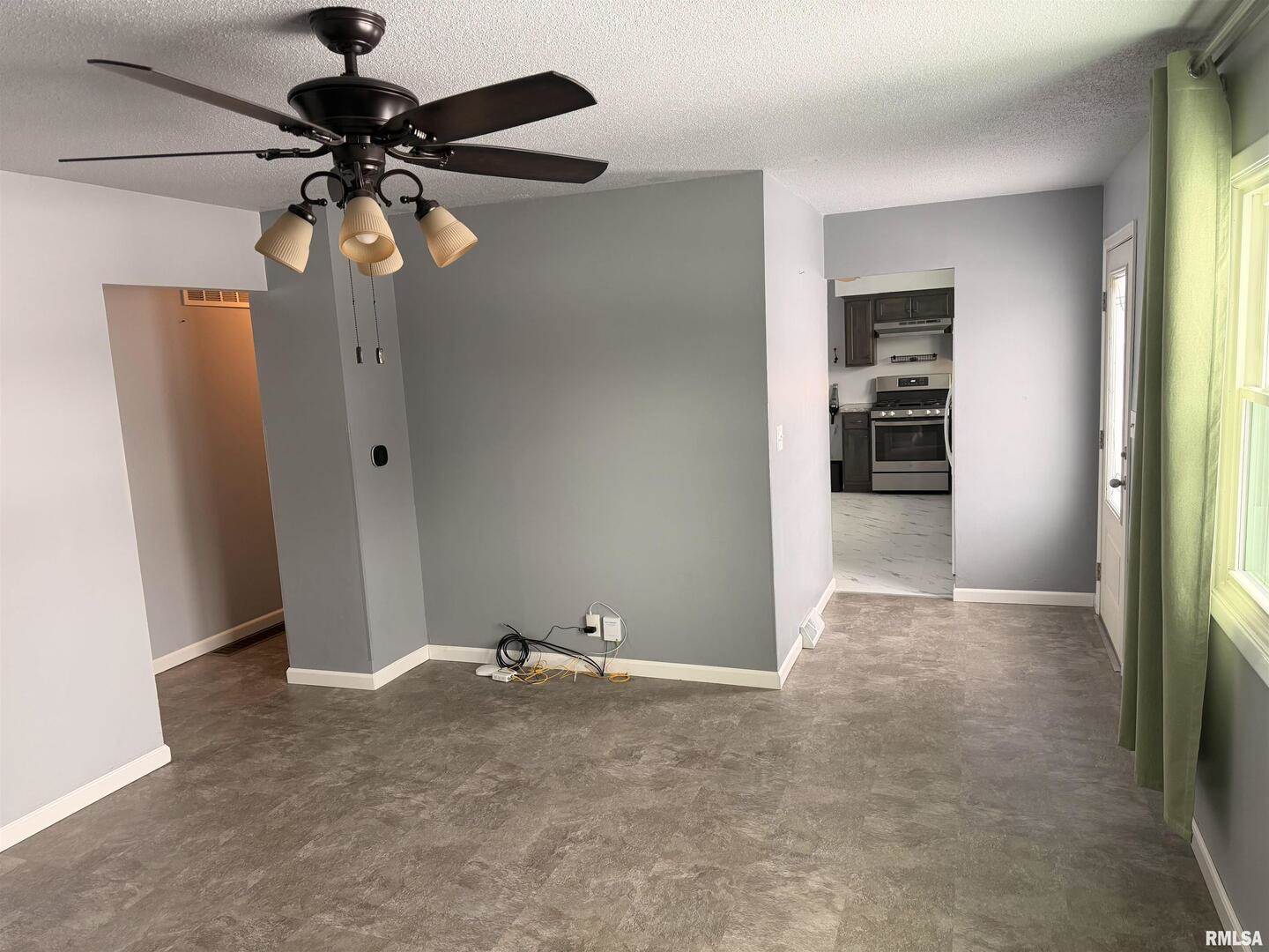 1115 Spruce Hills Drive, Bettendorf, IA 52722