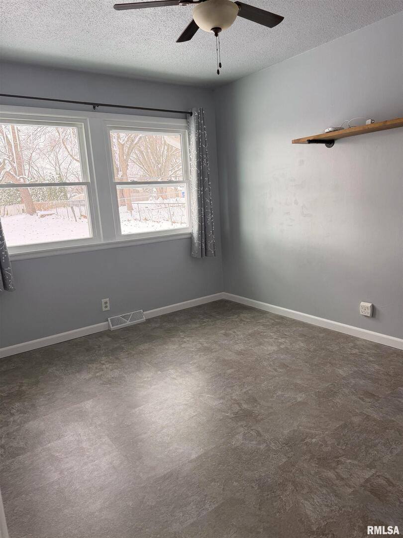 1115 Spruce Hills Drive, Bettendorf, IA 52722