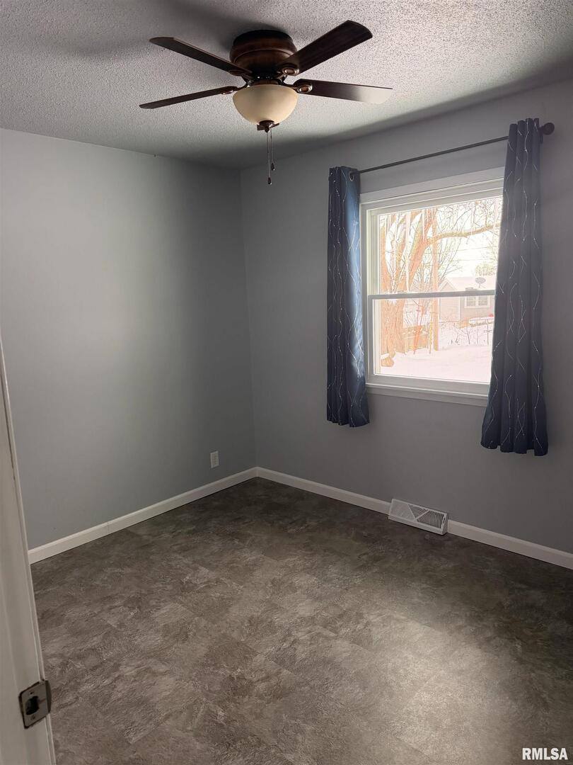 1115 Spruce Hills Drive, Bettendorf, IA 52722