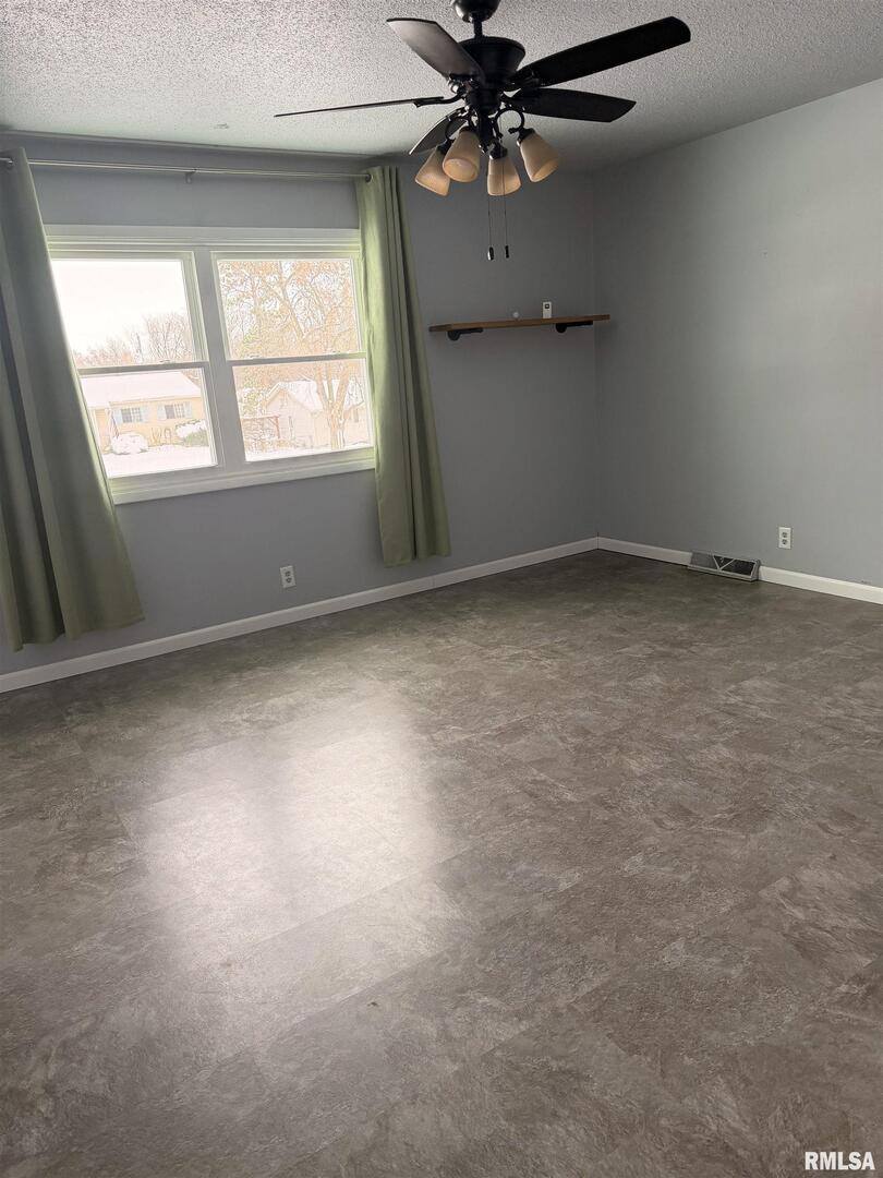 1115 Spruce Hills Drive, Bettendorf, IA 52722