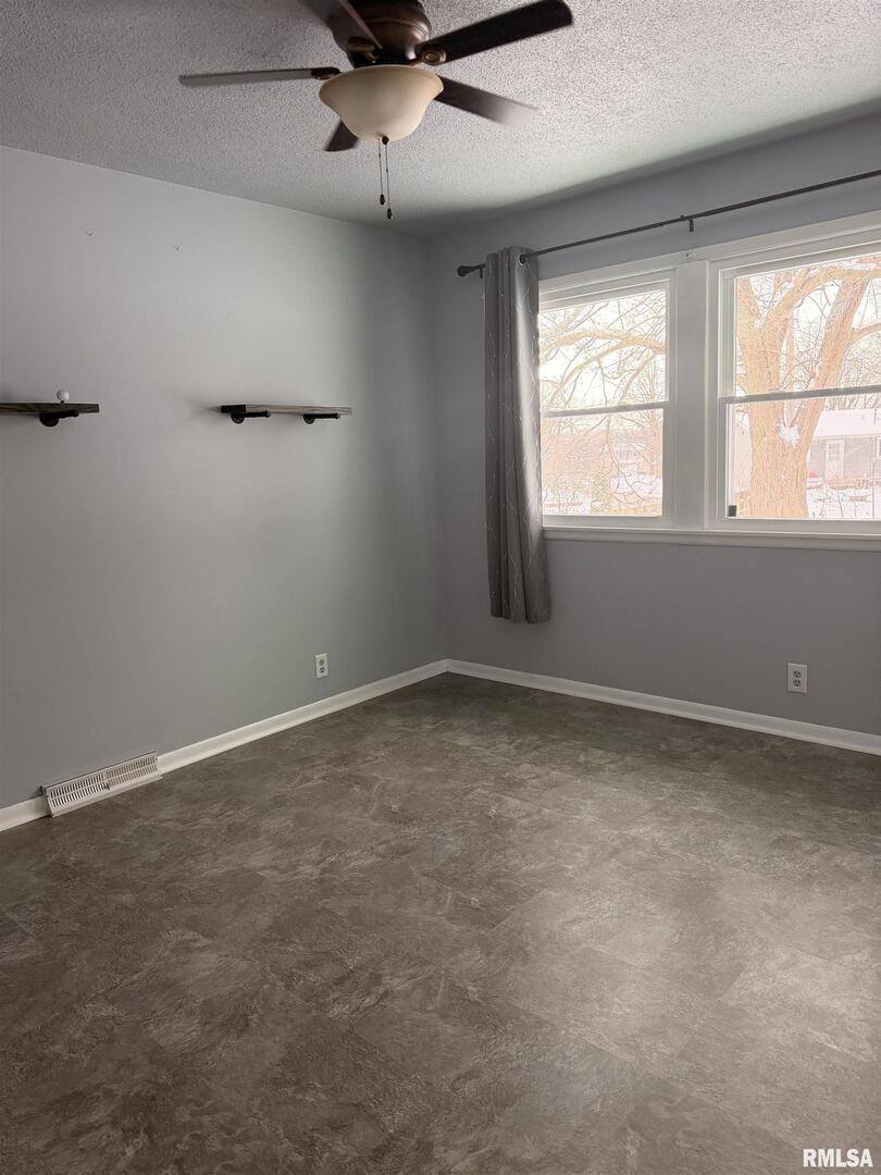 1115 Spruce Hills Drive, Bettendorf, IA 52722