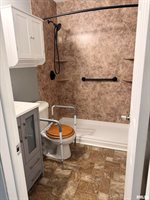 1115 Spruce Hills Drive, Bettendorf, IA 52722