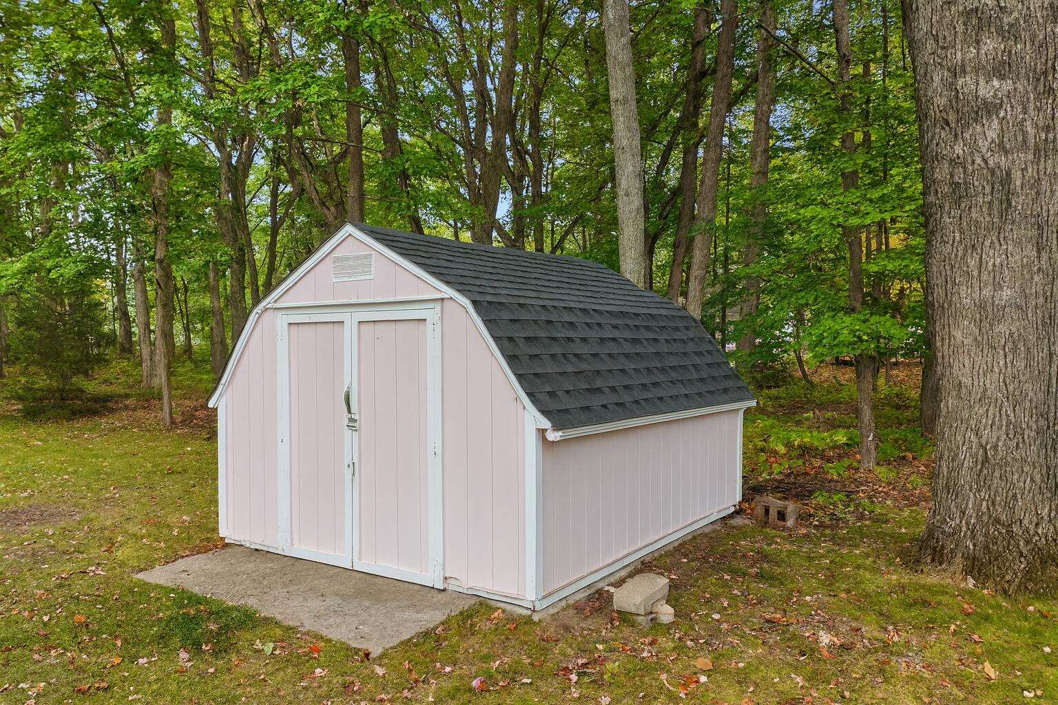 112 McKee Street, Houghton Lake, MI 48629